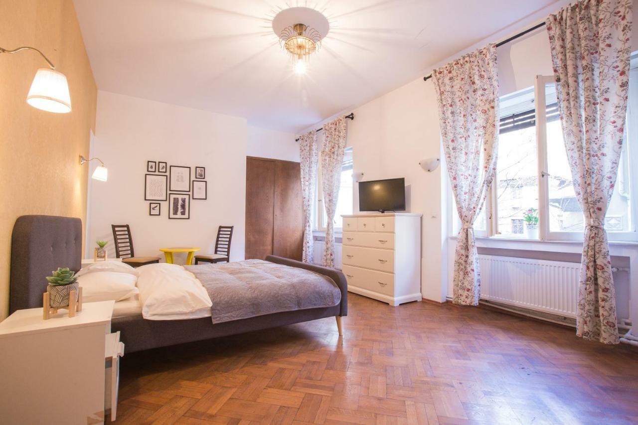 Color Apartments Nicolae Tonitza St Bucharest Exterior photo